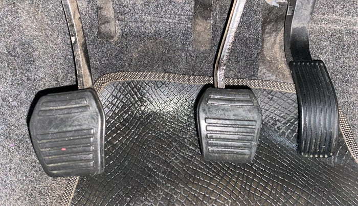 2018 Mahindra TUV300 T8, Diesel, Manual, 33,002 km, Pedals