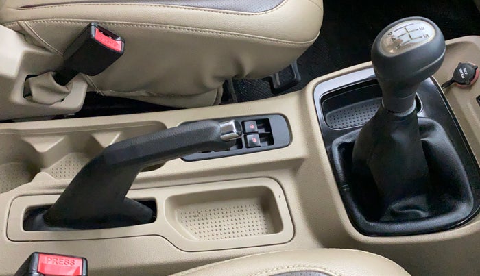 2018 Mahindra TUV300 T8, Diesel, Manual, 33,002 km, Gear Lever