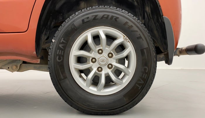 2018 Mahindra TUV300 T8, Diesel, Manual, 33,002 km, Left Rear Wheel