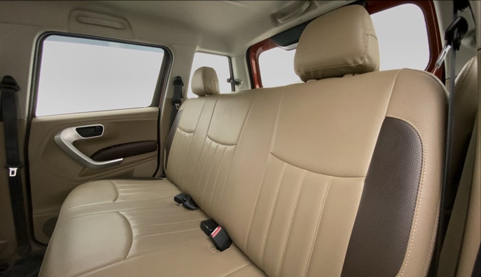 2018 Mahindra TUV300 T8, Diesel, Manual, 33,002 km, Right Side Rear Door Cabin