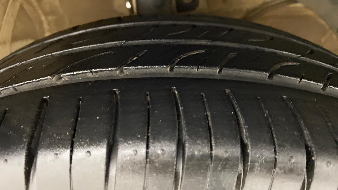 2018 Maruti Swift ZXI (AMT), Petrol, Automatic, 68,217 km, Right Front Tyre Tread
