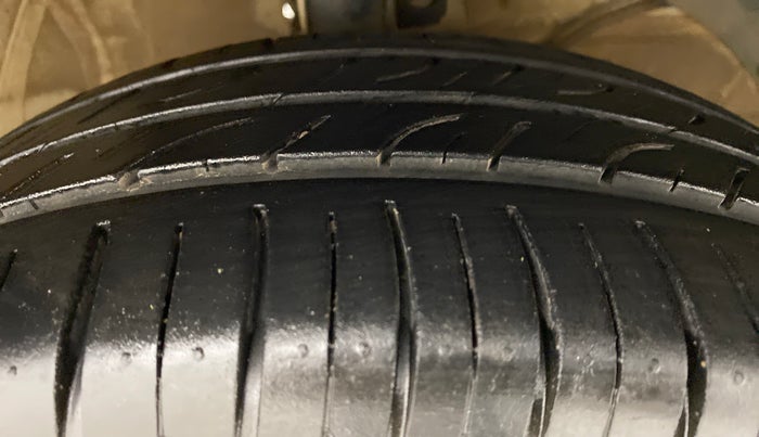 2018 Maruti Swift ZXI (AMT), Petrol, Automatic, 68,217 km, Right Front Tyre Tread