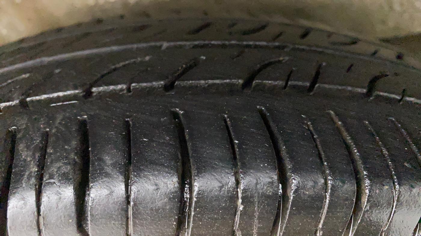 2017 Maruti Wagon R 1.0 LXI CNG, CNG, Manual, 66,198 km, Right Rear Tyre Tread
