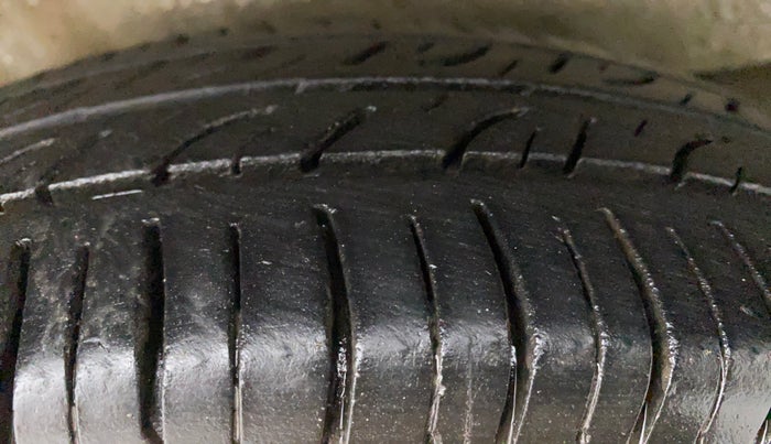 2017 Maruti Wagon R 1.0 LXI CNG, CNG, Manual, 66,198 km, Right Rear Tyre Tread