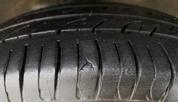 2017 Maruti Wagon R 1.0 LXI CNG, CNG, Manual, 66,198 km, Right Front Tyre Tread