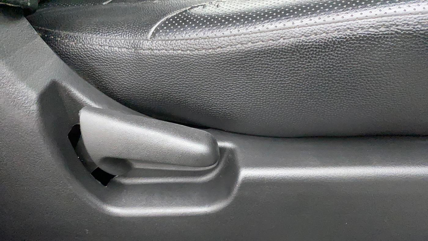 2017 Maruti Wagon R 1.0 LXI CNG, CNG, Manual, 66,198 km, Driver Side Adjustment Panel