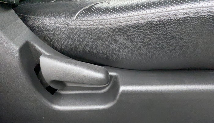 2017 Maruti Wagon R 1.0 LXI CNG, CNG, Manual, 66,198 km, Driver Side Adjustment Panel