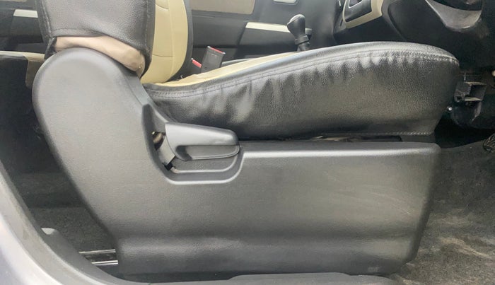 2015 Maruti Wagon R 1.0 VXI, Petrol, Manual, 52,479 km, Driver Side Adjustment Panel