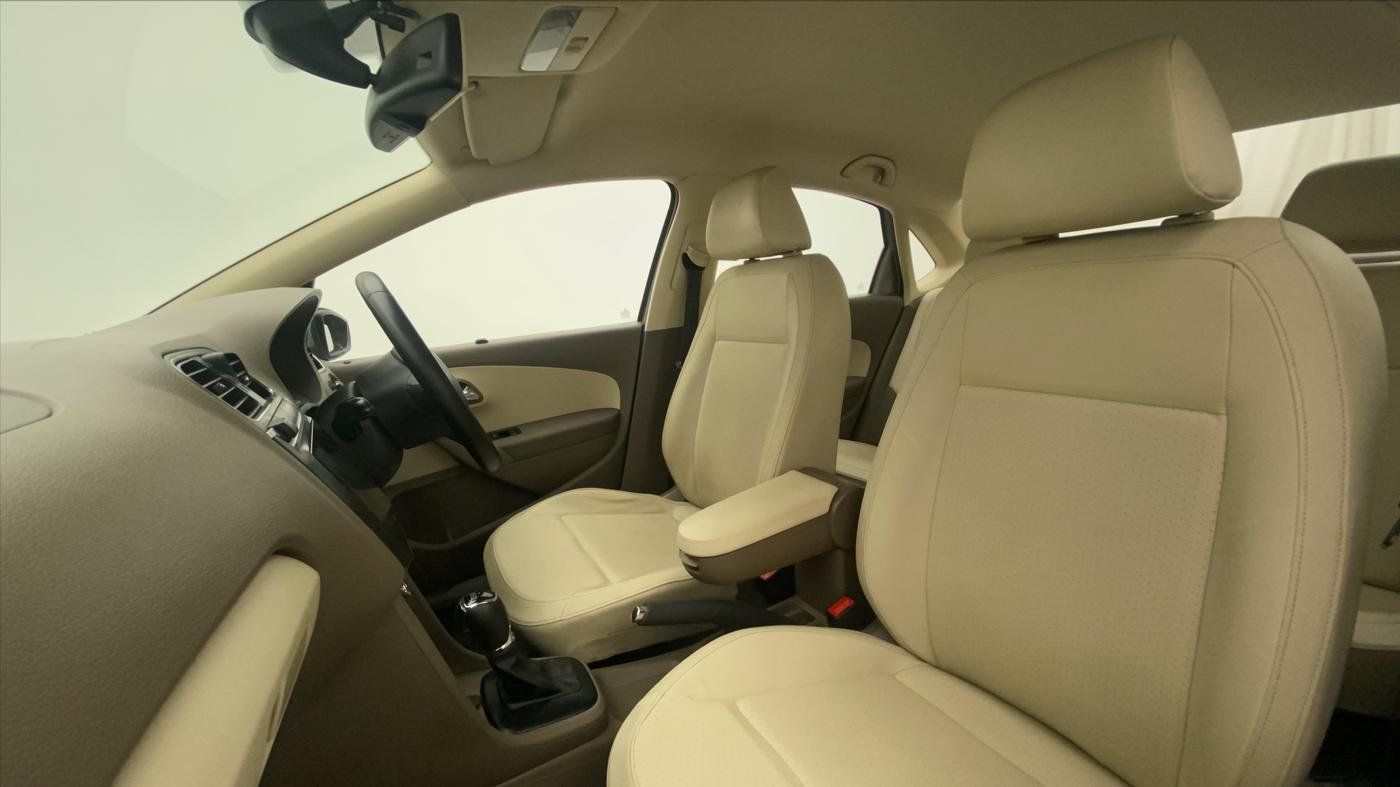 2015 Skoda Rapid 1.5 TDI CR STYLE PLUS AT, Diesel, Automatic, 35,430 km, Right Side Front Door Cabin