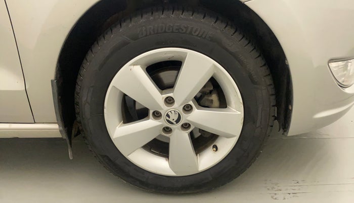 2015 Skoda Rapid 1.5 TDI CR STYLE PLUS AT, Diesel, Automatic, 35,430 km, Right Front Wheel