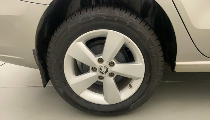 2015 Skoda Rapid 1.5 TDI CR STYLE PLUS AT, Diesel, Automatic, 35,430 km, Right Rear Wheel