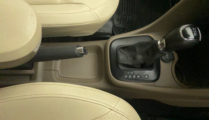 2015 Skoda Rapid 1.5 TDI CR STYLE PLUS AT, Diesel, Automatic, 35,430 km, Gear Lever