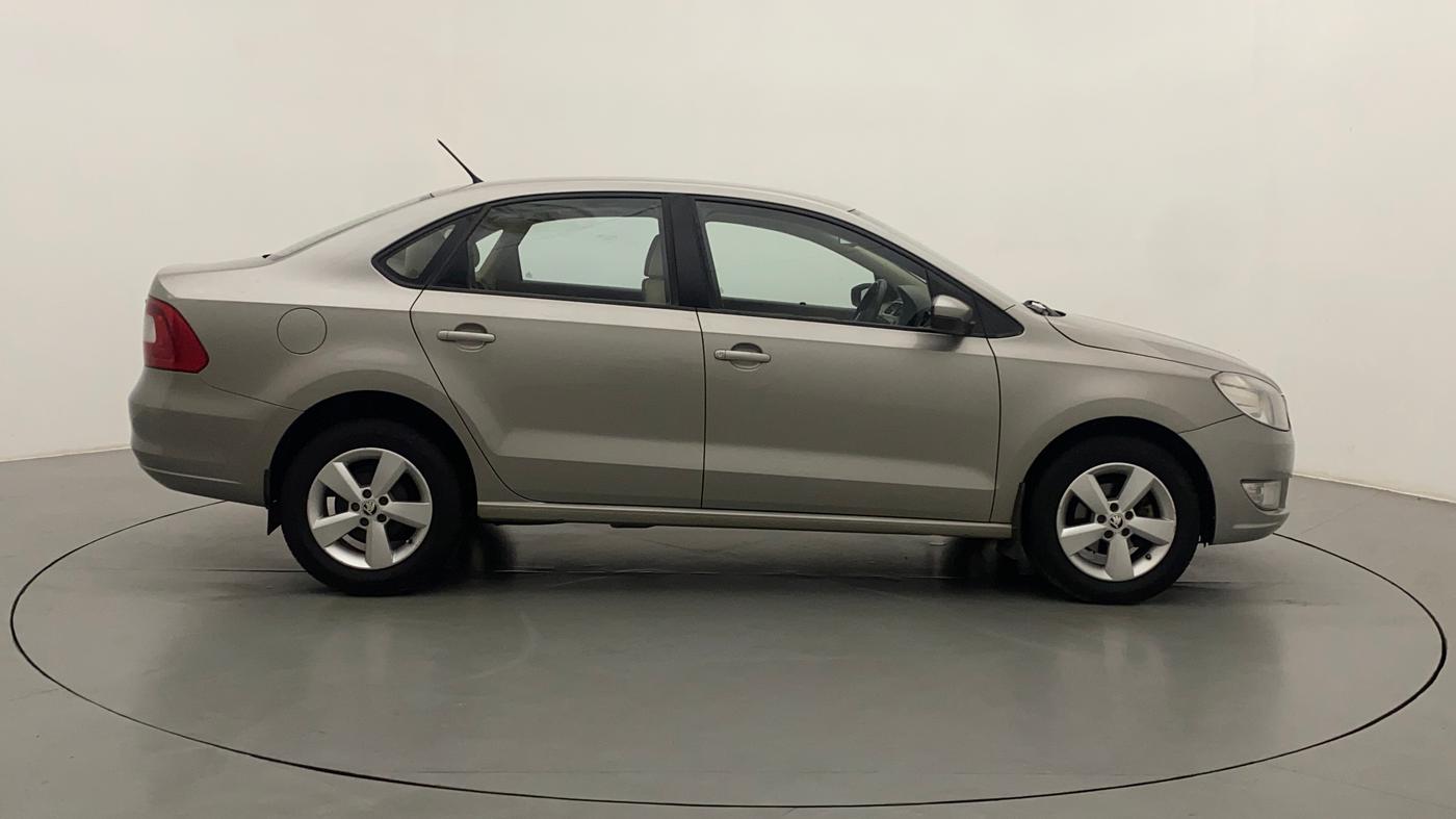 2015 Skoda Rapid 1.5 TDI CR STYLE PLUS AT, Diesel, Automatic, 35,430 km, Right Side