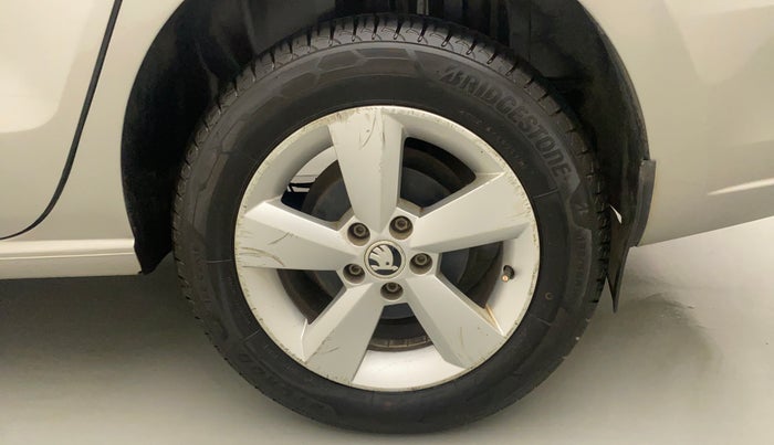 2015 Skoda Rapid 1.5 TDI CR STYLE PLUS AT, Diesel, Automatic, 35,430 km, Left Rear Wheel