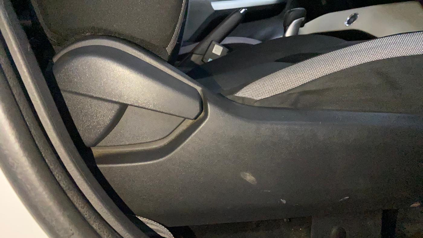 2021 Nissan MAGNITE XL TURBO CVT, Petrol, Automatic, 57,846 km, Driver Side Adjustment Panel