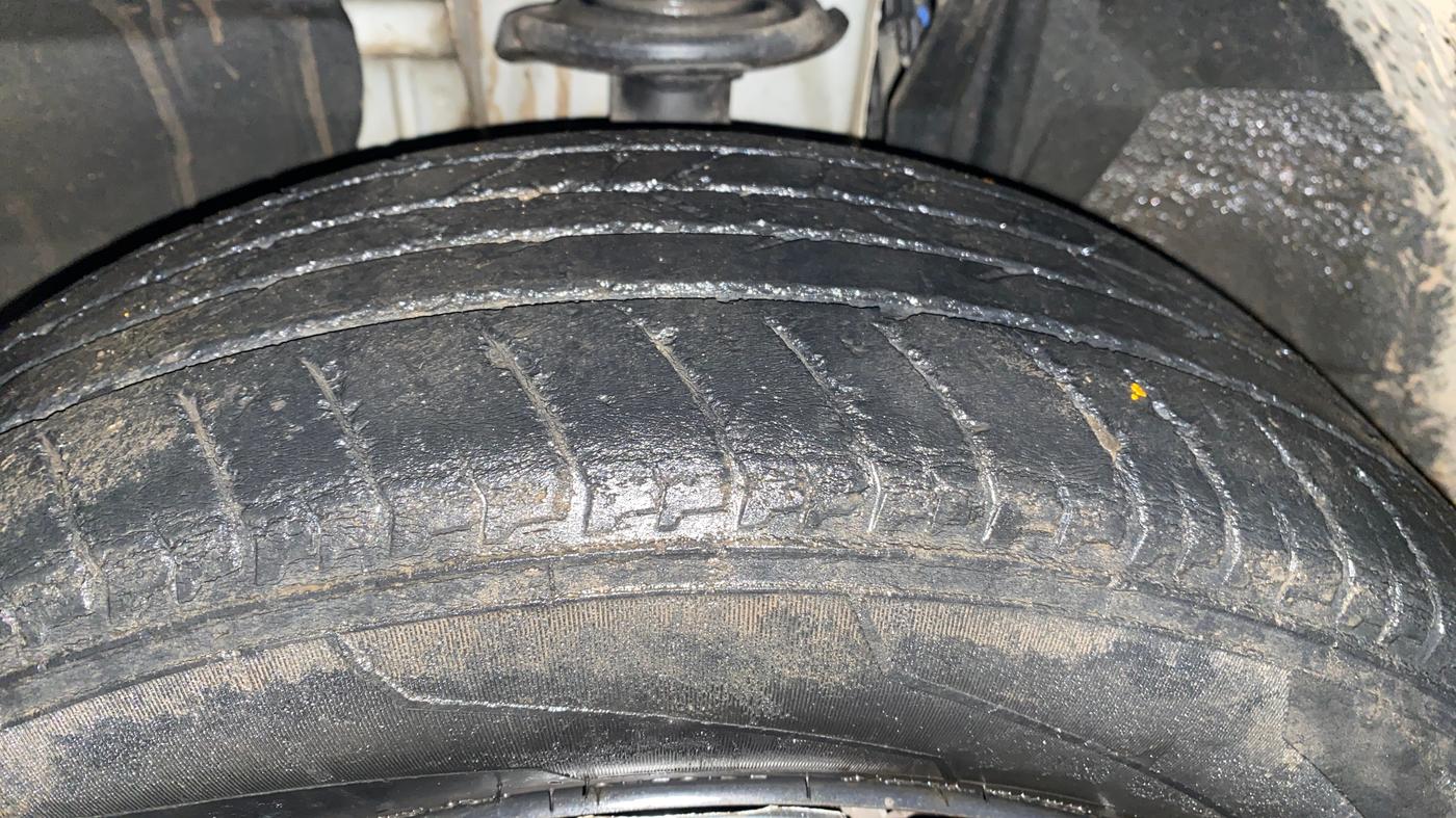 2021 Nissan MAGNITE XL TURBO CVT, Petrol, Automatic, 57,846 km, Left Front Tyre Tread
