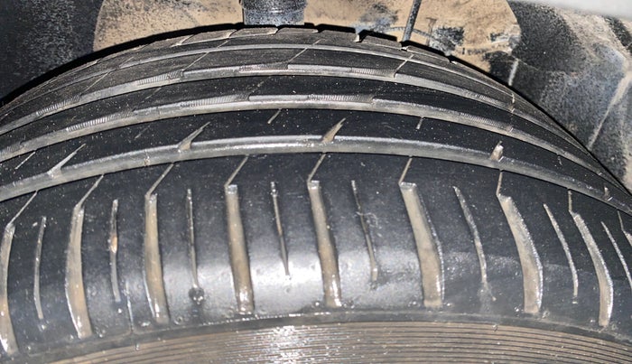 2024 Maruti Grand Vitara SIGMA SMART HYBRID, Petrol, Manual, 44,048 km, Right Front Tyre Tread