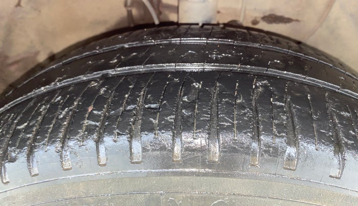2015 Hyundai Elite i20 MAGNA 1.2, Petrol, Manual, 99,660 km, Right Front Tyre Tread