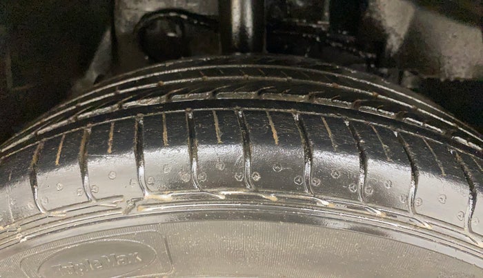 2018 Tata NEXON XM PETROL, Petrol, Manual, 77,098 km, Right Front Tyre Tread