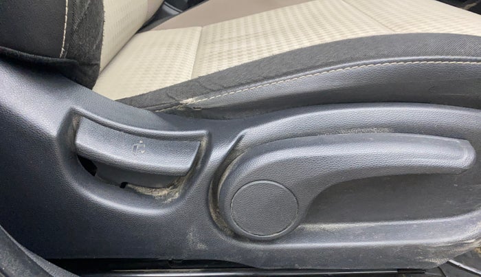 2019 Hyundai Elite i20 SPORTZ PLUS 1.2, Petrol, Manual, 27,083 km, Driver Side Adjustment Panel