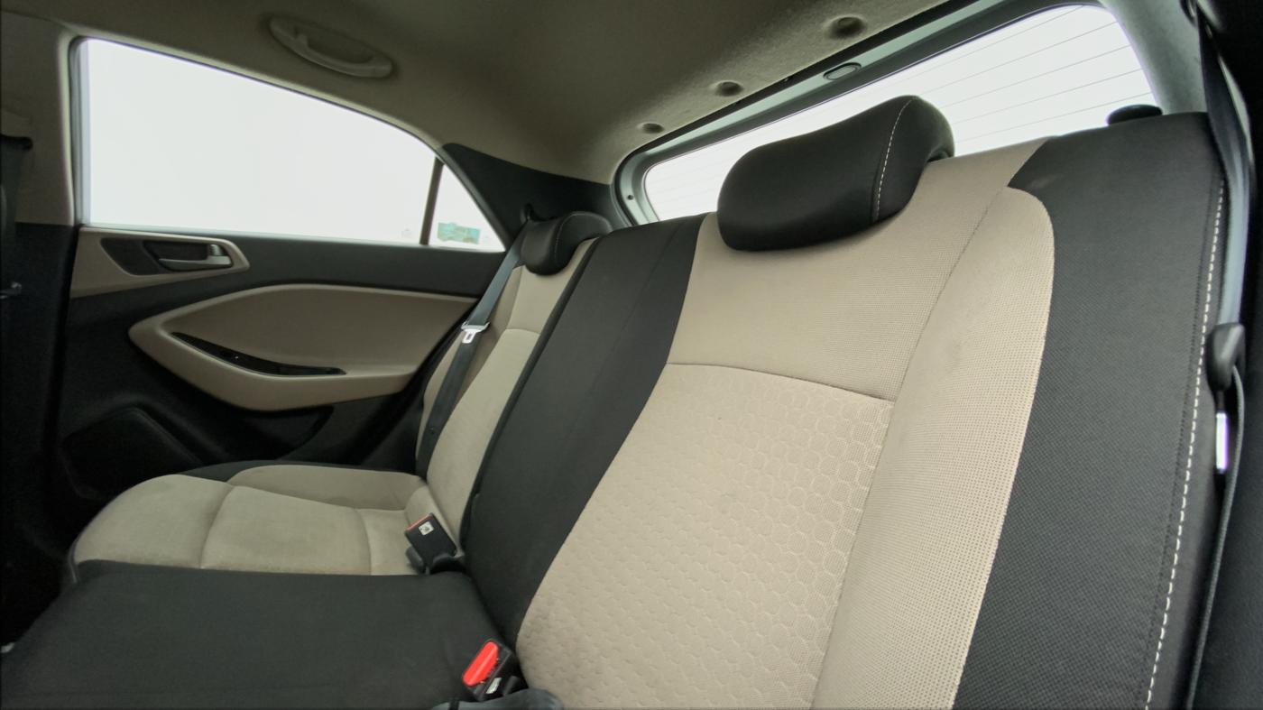 2016 Hyundai Elite i20 ASTA 1.2 (O), Petrol, Manual, 37,470 km, Right Side Rear Door Cabin