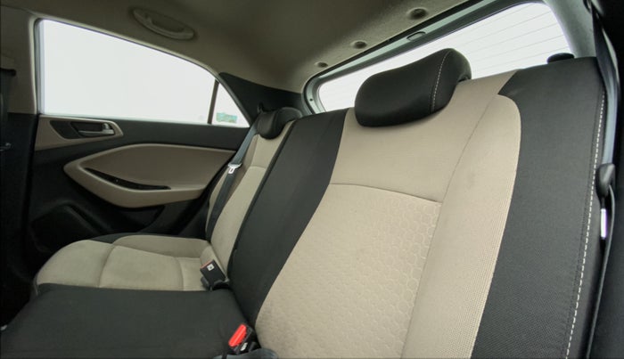 2016 Hyundai Elite i20 ASTA 1.2 (O), Petrol, Manual, 37,470 km, Right Side Rear Door Cabin