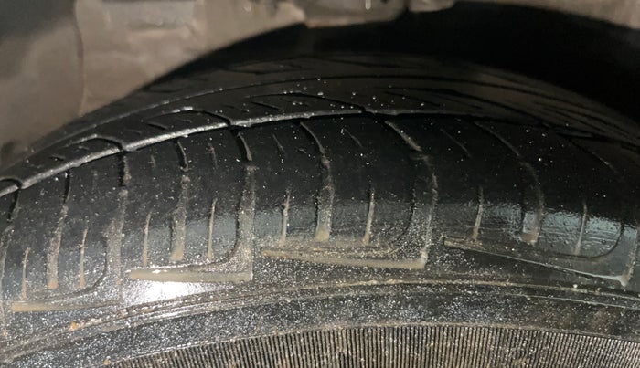 2014 Hyundai Grand i10 SPORTZ 1.2 KAPPA VTVT, Petrol, Manual, 70,547 km, Left Front Tyre Tread