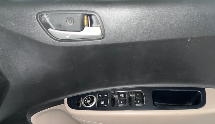 2014 Hyundai Grand i10 SPORTZ 1.2 KAPPA VTVT, Petrol, Manual, 70,547 km, Driver Side Door Panels Control