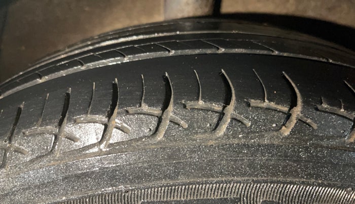 2014 Hyundai Grand i10 SPORTZ 1.2 KAPPA VTVT, Petrol, Manual, 70,547 km, Right Rear Tyre Tread