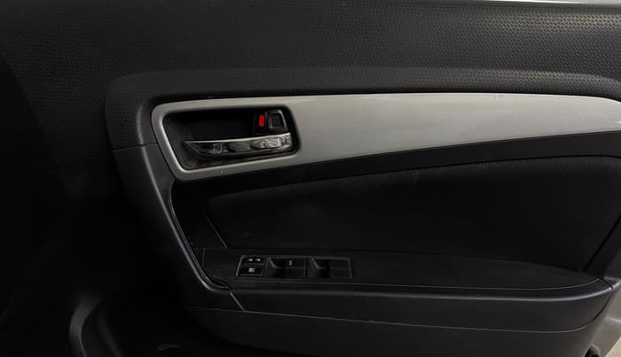 2022 Maruti Vitara Brezza ZXI, Petrol, Manual, 65,753 km, Driver Side Door Panels Control