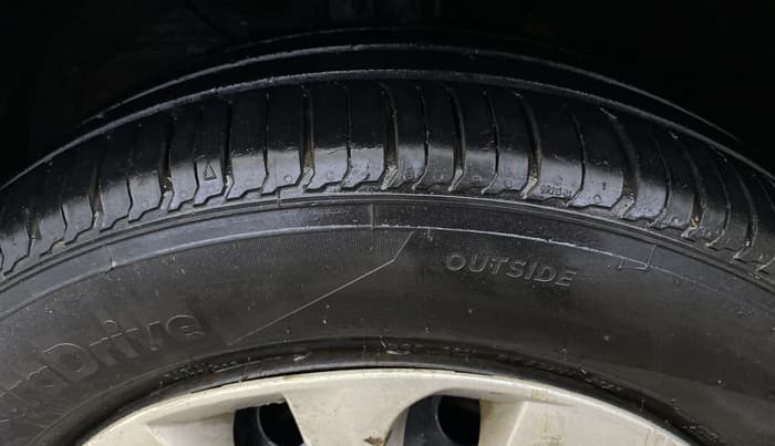 2017 Maruti Baleno DELTA PETROL 1.2, Petrol, Manual, 1,16,983 km, Left Front Tyre Tread