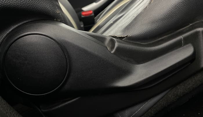 2017 Maruti Baleno DELTA PETROL 1.2, Petrol, Manual, 1,16,983 km, Driver Side Adjustment Panel