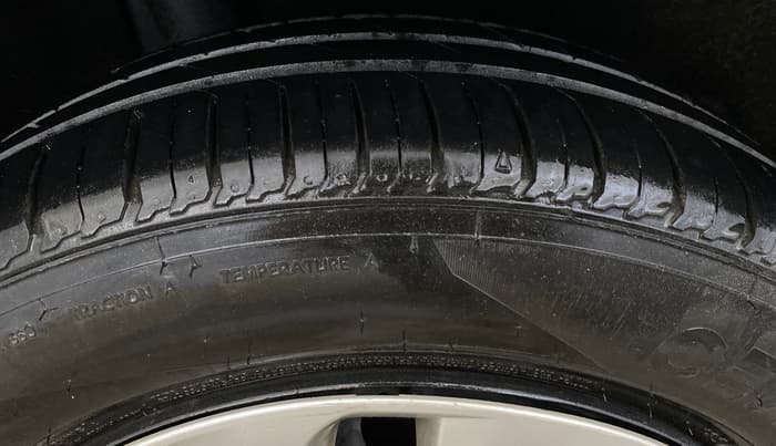 2017 Maruti Baleno DELTA PETROL 1.2, Petrol, Manual, 1,16,983 km, Right Rear Tyre Tread