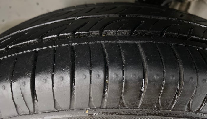 2018 Maruti Alto 800 LXI, Petrol, Manual, 55,593 km, Left Front Tyre Tread
