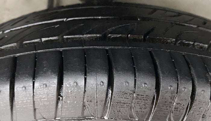 2018 Maruti Alto 800 LXI, Petrol, Manual, 55,593 km, Right Front Tyre Tread