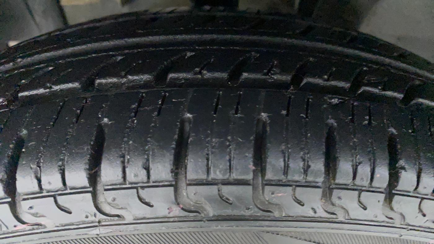 2018 Renault Kwid RXT, Petrol, Manual, 9,943 km, Right Rear Tyre Tread