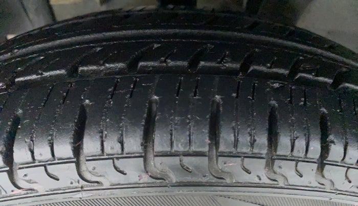 2018 Renault Kwid RXT, Petrol, Manual, 9,943 km, Right Rear Tyre Tread