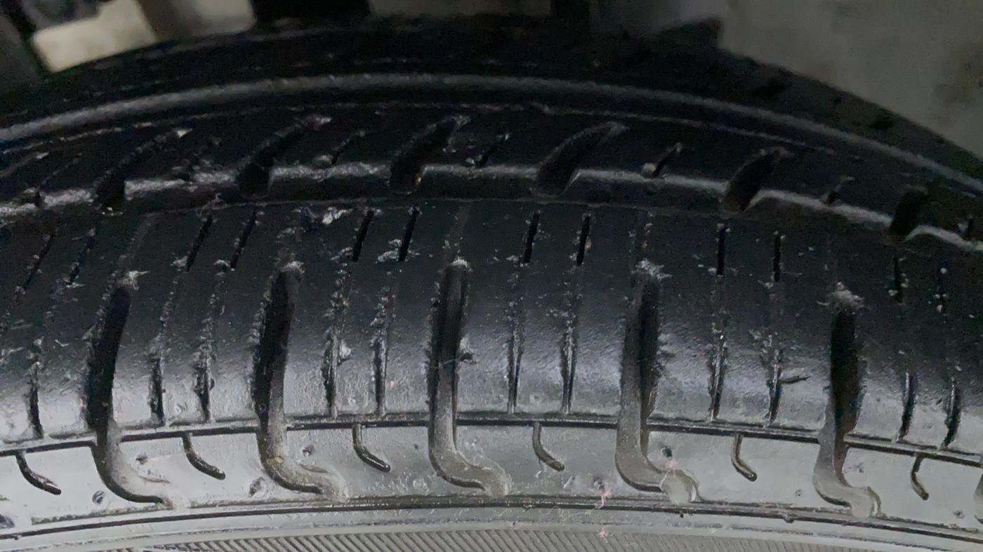 2018 Renault Kwid RXT, Petrol, Manual, 9,943 km, Left Front Tyre Tread