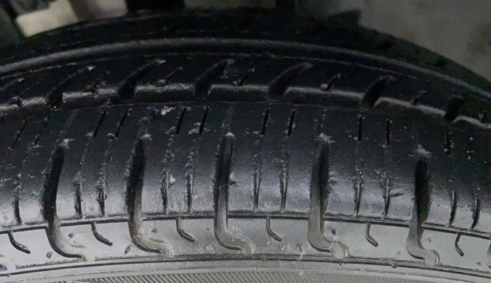 2018 Renault Kwid RXT, Petrol, Manual, 9,943 km, Left Front Tyre Tread