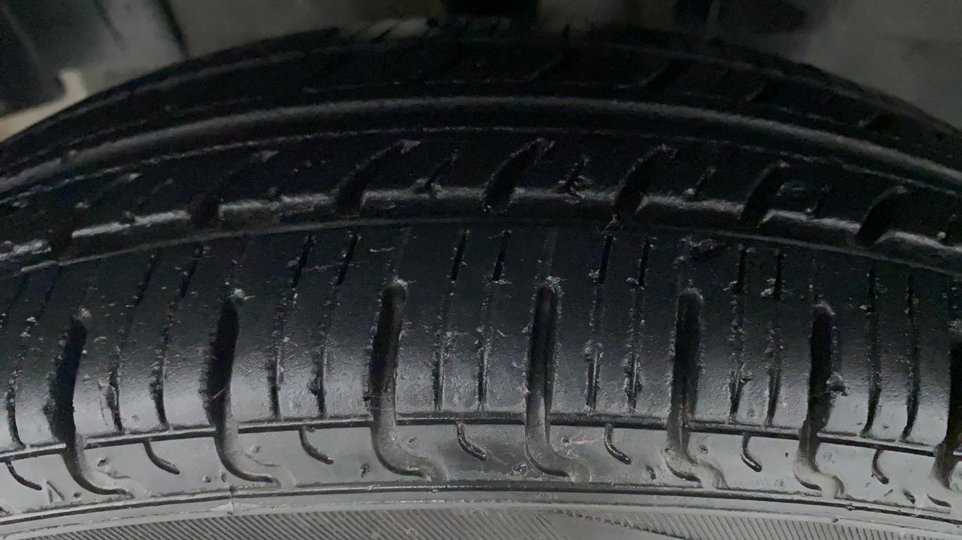 2018 Renault Kwid RXT, Petrol, Manual, 9,943 km, Right Front Tyre Tread