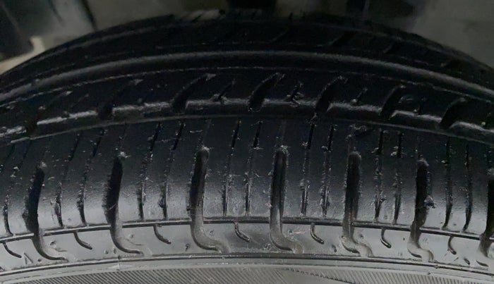 2018 Renault Kwid RXT, Petrol, Manual, 9,943 km, Right Front Tyre Tread