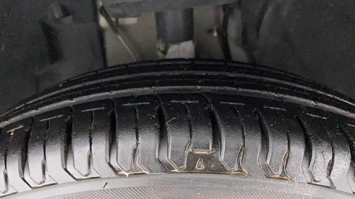 2021 Tata ALTROZ XE PETROL, Petrol, Manual, 19,920 km, Right Front Tyre Tread