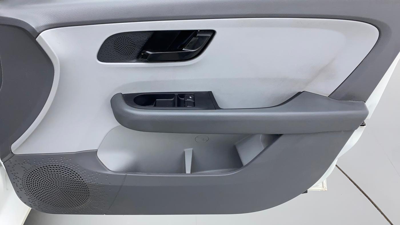 2021 Tata ALTROZ XE PETROL, Petrol, Manual, 19,920 km, Driver Side Door Panels Control
