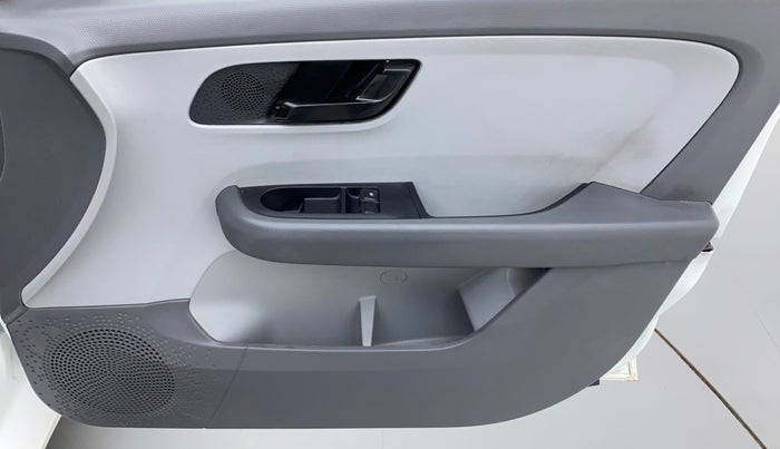 2021 Tata ALTROZ XE PETROL, Petrol, Manual, 19,920 km, Driver Side Door Panels Control