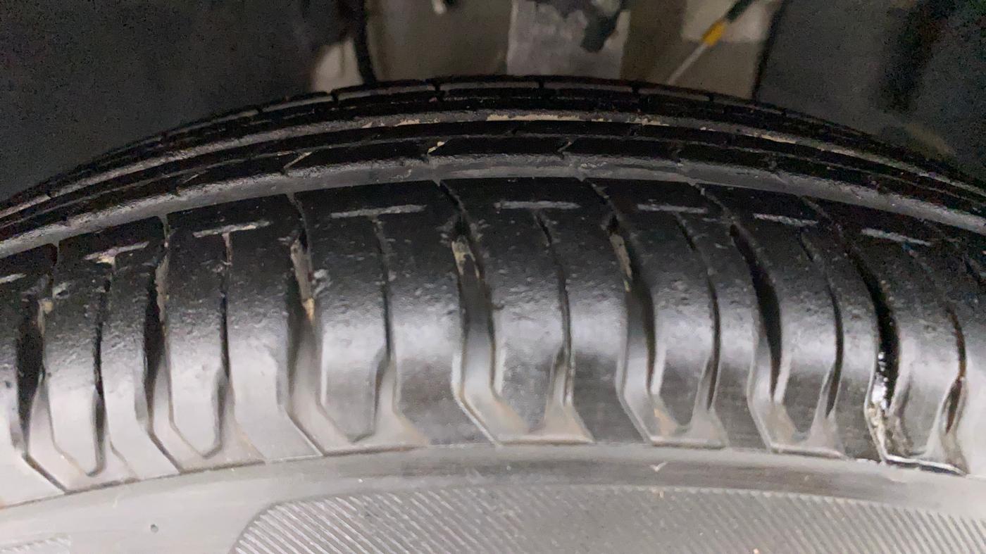 2021 Tata ALTROZ XE PETROL, Petrol, Manual, 19,920 km, Left Front Tyre Tread