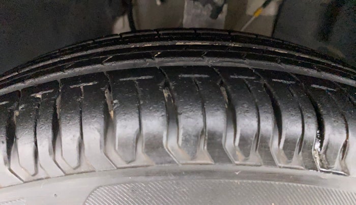 2021 Tata ALTROZ XE PETROL, Petrol, Manual, 19,920 km, Left Front Tyre Tread