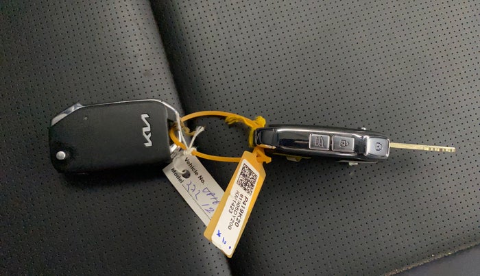 2024 KIA CARENS Premium (O) 1.5 Turbo Petrol iMT 7 STR, Petrol, Manual, 14,649 km, Key Close Up