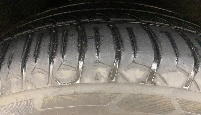 2016 Ford Ecosport TREND+ 1.5L DIESEL, Diesel, Manual, 1,13,977 km, Right Rear Tyre Tread