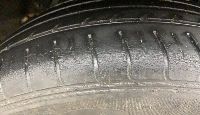 2016 Ford Ecosport TREND+ 1.5L DIESEL, Diesel, Manual, 1,13,977 km, Left Rear Tyre Tread