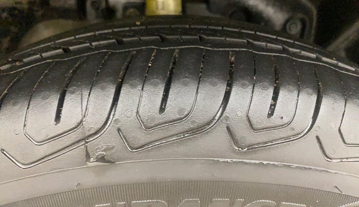 2016 Ford Ecosport TREND+ 1.5L DIESEL, Diesel, Manual, 1,13,977 km, Right Front Tyre Tread